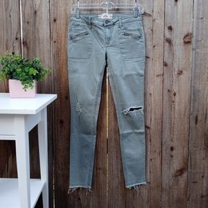 Hollister Super Skinny Distressed Raw Hem Jean's